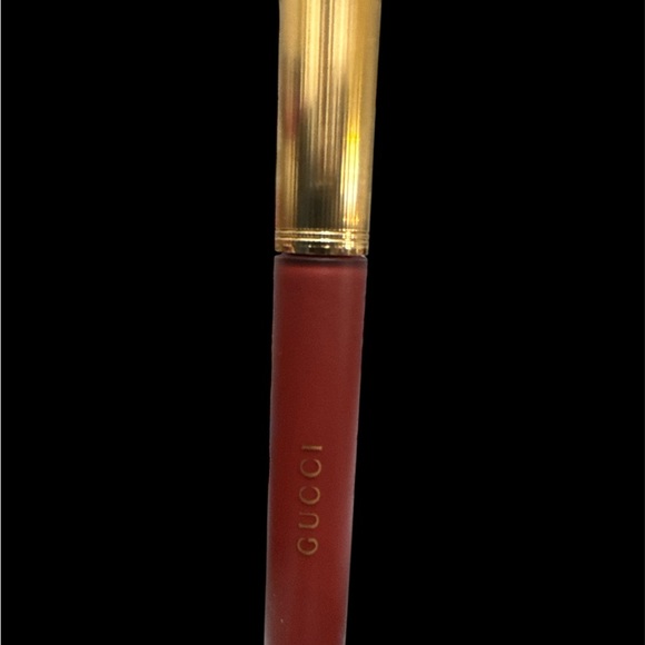 Gucci Rouge liquid matte Nellie Cherry 521 - Picture 10 of 10